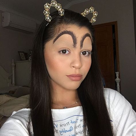 Funny Eyebrows, Crazy Eyebrows, Instagram Eyebrows, Eyebrow Trends, Beauty Tricks, Beauty Guru, Eyebrow Makeup, Beauty Industry, Beauty Trends