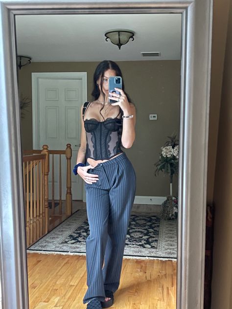 Corset Instagram Pics, Uo Corset Top Outfits, Concert Corset Outfit, Urban Corset Outfit, Urban Outfitters Corset Outfit, Modern Corset Outfit, Clubbing Fits, Winter Clubbing, Brunch Fits