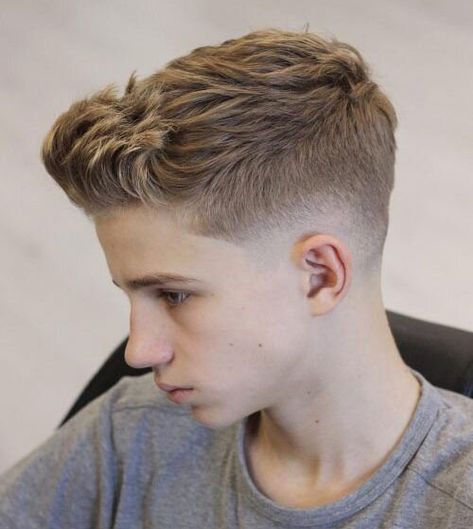 The low fade haircut is sophisticated, stylish, and sexy. Once you try this haircut, you won't leave it. Come and take a look at our low fade gallery. Boys Fade Haircut, Teen Haircuts, Top Haircuts For Men, Low Taper Fade Haircut, Boy Haircuts Short, Boy Haircuts Long, Low Fade Haircut