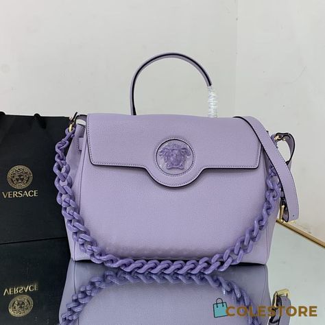 We specialize in providing the hottest bags, shoes, jewelry, hat, etc Discount code: All items are 30% off. Code: AUTU24
#pintrest #aesthetic #fashion #explorepage #trending #fashionschoolsinlekki #pintrestinspired #style #viral #bags #bag Versace Fashion, Hot Bags, Versace Bags, Large Handbags, Cute Bag, Crossbody Shoulder Bag, Saddle Bags, Cartier, Messenger Bag