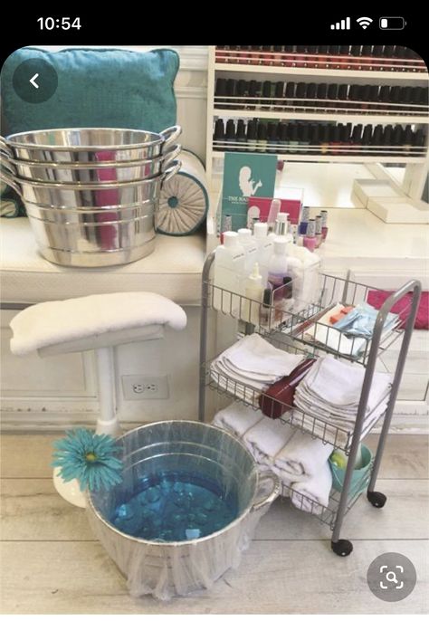 Beauty Salon Pedicure Station, Pedicure Cart Ideas, Mini Nail Salon At Home, Manicure Set Up, At Home Pedicure Station, Nail Salon Shed, Pedicure Bowl Ideas, Small Pedicure Station Ideas, She Shed Nail Salon