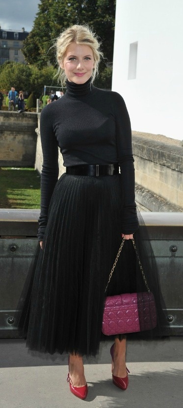 Melanie Laurent Black Tulle Skirt Outfit, Tulle Skirts Outfit, Melanie Laurent, Wedding Guest Outfit Winter, Outfit Elegantes, Skirt Tulle, Tulle Skirt Black, Parisienne Chic, Moda Paris