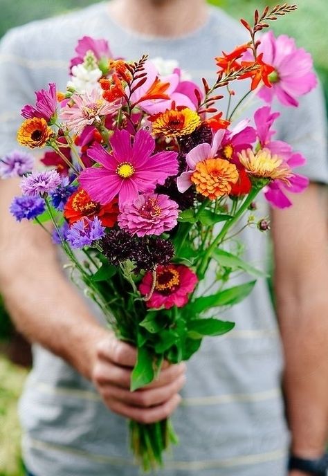 20 Tips on How to Tell if a Guy Likes You without Asking ... Giving Flowers, Hand Flowers, Cut Flower Garden, Flowers For You, Happy Flowers, Flower Quotes, Bunch Of Flowers, Flower Farm, Flower Photos