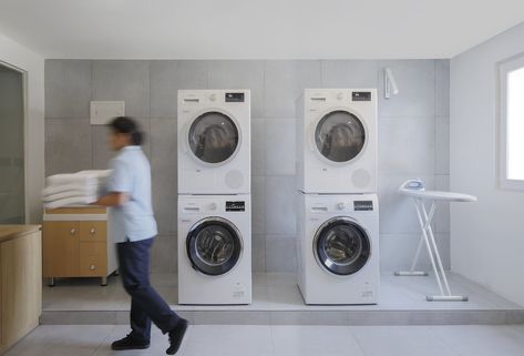 Hotel Laundry Room, Self Service Laundry, Holiday Inn Express, Buffet Breakfast, Business Center, Breakfast Buffet, Business Centre, Free Hotel, Holiday Inn