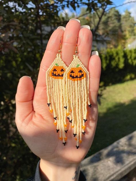 Halloween Beaded Fringe Earrings, Pumpkin Fringe Earrings, Fall Fringe Earrings, Beaded Bracelets Seed Beads, Halloween Beaded Earrings Patterns, Pumpkin Beaded Earrings, Halloween Fringe Earrings, Seed Bead Halloween Earrings, Skull Beaded Earrings