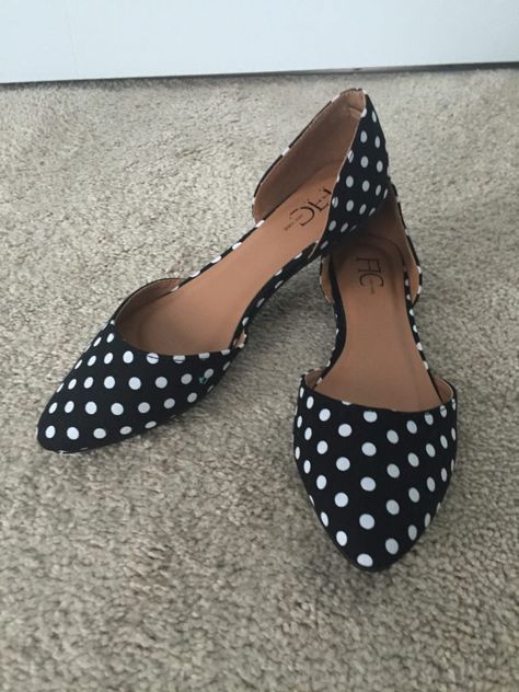 Office Shoes For Women, Cute Business Casual, Polka Dot Flats, Womens Business, Polka Dot Shoes, My Birthday Month, Pinup Style, Pakistani Fashion Casual, Office Shoes