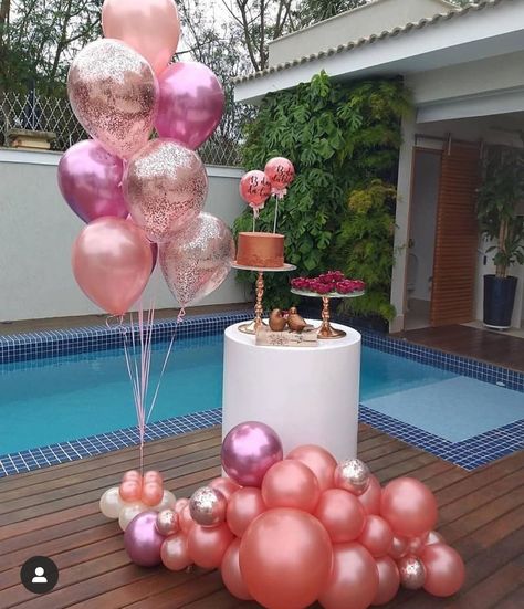 Instagram Birthday Party, حفل توديع العزوبية, Adult Party Themes, Simple Birthday Decorations, Pool Party Decorations, Pool Birthday, Rose Gold Party, Birthday Balloon Decorations, Pool Birthday Party