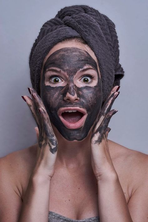 Have you ever thought about making a wood ash face mask? Yes, there are many wood ash skin benefits and making a mask is incredibly easy. Just mix wood ash and Bentonite Clay in a one to one ratio. Here is how to make a wood ash face mask Haut Routine, Best Face Serum, Blackheads On Nose, Homemade Facial Mask, Charcoal Face Mask, Clay Face Mask, Face Mask Recipe, Get Rid Of Blackheads, Homemade Face