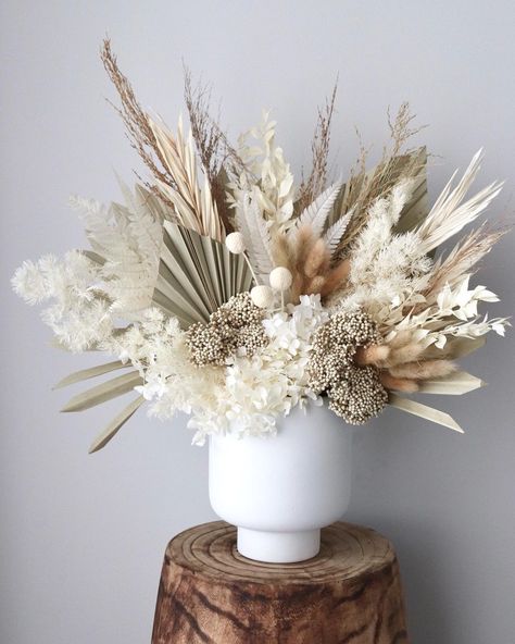 Neutral Dried Flower Bouquet, Modern Dried Flowers, Neutral Dried Flower Arrangements, White Dried Flower Arrangements, Neutral Flower Arrangements, Neutral Floral Arrangements, Boho Floral Arrangements, Dried Floral Decor, Dried Flowers Arrangement