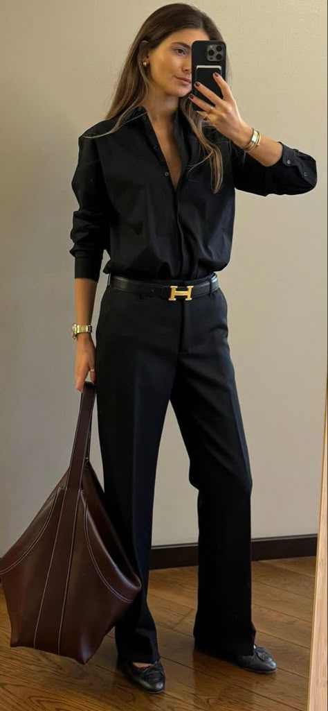 Olivia Palermo Style 2024, Business Women Outfits Classy, Mocassin Outfit Winter, Boss Outfits For Women, Office Outfits 2024, Radical Chic Outfit, Modern Professional Outfits Women, Black Business Casual Outfits, Monday Outfit For Work