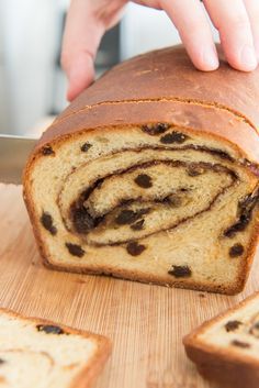 Homemade Cinnamon Raisin Bread, Raisin Bread Recipe, Cinnamon Raisin Bagel, Pain Aux Raisins, Apple Fritter Bread, Swirl Bread, Dry Bread, Cinnamon Raisin Bread, How To Store Bread