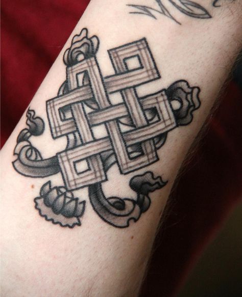 my endless knot (Shrivatsa) tattoo. #tattoo #blackandwhitetattoo #shrivatsatattoo #endlessknottattoo #endlessknot #shrivatsa #Super7Tattoo Eternal Knot Tattoo, Endless Knot Tattoo, Tibetan Knot, Eternal Knot, Tibetan Monk, Endless Knot, Knot Tattoo, Tattoo Old School, Tattoo Tattoo