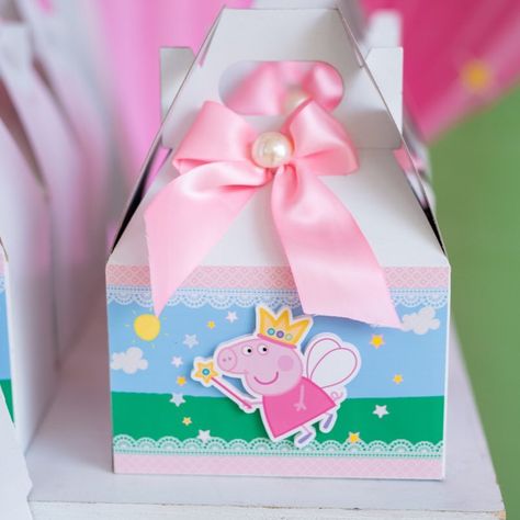 Fairy Peppa Pig Party Ideas, Peppa Pig Party Bag Ideas, Peppa Pig Loot Bag Ideas, Peppa Pig Gift Bags Party Favors, Peppa Pig Favor Boxes, Peppa Pig Birthday Party, Peppa Pig Party, Pig Party, Peppa Pig Birthday