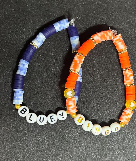 Bluey And Bingo Bracelets, Bluey Bracelet Ideas, Bluey Bracelets, Heishi Bead Bracelet Ideas, Bff Bracelet, Clay Bracelets, Bluey And Bingo, Heishi Bracelet, Bff Bracelets