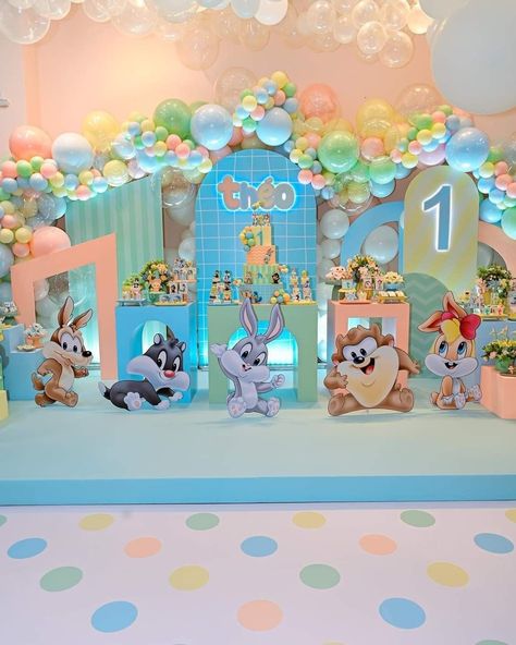 Looney Tunes Themed Birthday Party, Looney Tunes Bday Party, Baby Looney Tunes Baby Shower Theme, Looney Tunes Birthday Party Ideas, Baby Looney Tunes Birthday Party, Baby Birthday Theme, Looney Tunes Party, Baby Party Themes, Baby Shower Party Themes