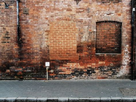 Brick Wall Asthetic, Grunge Brick Wall, Band Shoot, Brick Wall Ideas, Brick Wall Wallpaper, London Brick, Red Brick Walls, Brick Material, Old Brick Wall