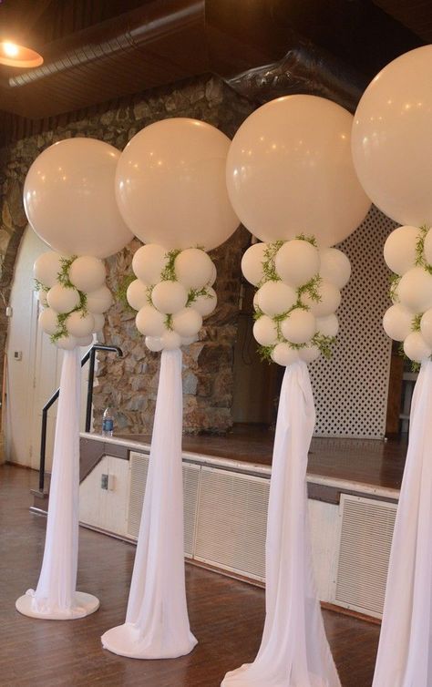 40 Amazing #Wedding #Décor with Balloons Balloons And Flowers, Rustic Wedding Decorations, Jumbo Balloons, Wedding Balloon Decorations, Gold Confetti Balloons, Room Entrance, Wedding Scene, בר מצווה, Balloon Centerpieces