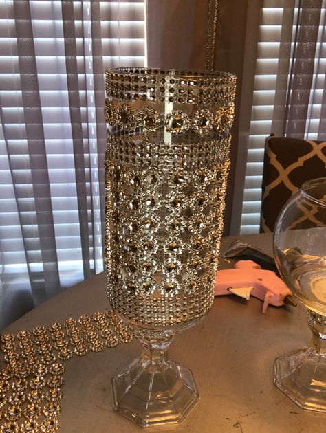 Bling Candle Holders, Diy Candle Holder, Bling Things, Decorated Wine Glasses, Bling Crafts, Girls Night Party, Diy Candle, Glitter Cups, Decorative Glass