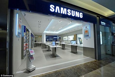 Samsung Store, Top Mobile Phones, Retail Store Interior Design, Shop Facade, Assisted Living Facility, Retail Banking, Spain Portugal, Best Mobile Phone, Electronic Shop