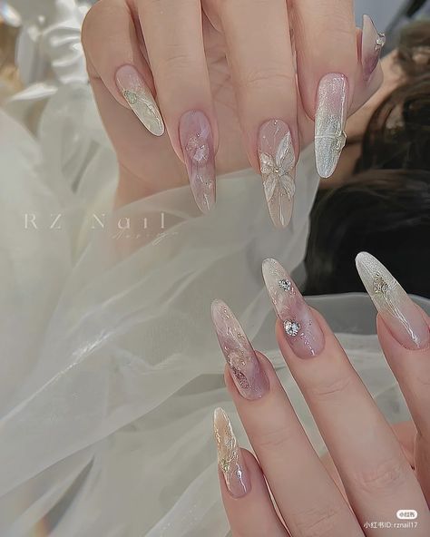 Chinese Nail Inspiration, French Tip Douyin Nails, Nail Inspo Douyin, Tanghulu Nails, Douyin Nails Almond, Rich Girl Nails, Nail Douyin, Cali Nails, Asia Nails