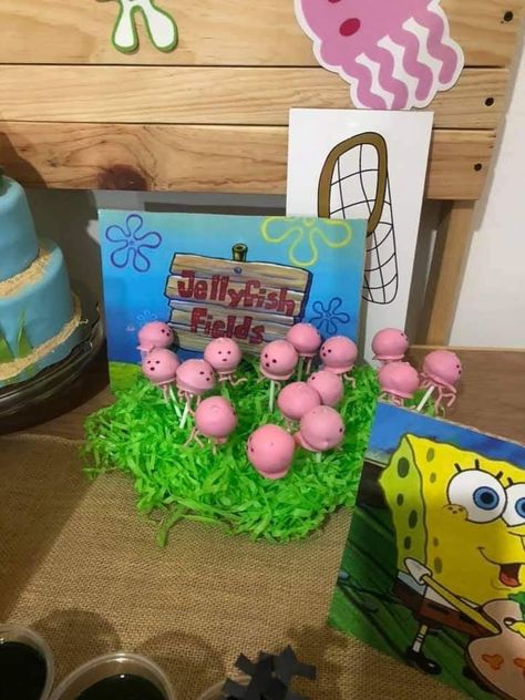 Jellyfish Rave Spongebob, Spongebob Bachelorette Theme, Spongebob Themed Birthday, Spongebob Theme Party, Spongebob Party Decorations, Spongebob Party Ideas, Spongebob Birthday Party Decorations, Sponge Bob Party, 17. Geburtstag