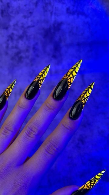 nails.by.phillip on Instagram: "Halloween 🎃 #nails #nailart #nailtech #naturalnails #nailhealth #instanaild #westjordan #nails.by.phillip #nailtutorial #marblenails #marblegelnails #bloominggeltutorial #nailsmarble #whitenailsdesign #blackgelpolish #nailshack #nailscolores #tiktoknailbeauty #nailbeginners #nailtutorials #nailsartvideos #acrylicnails #nailsoftheday #nailstoolset #nailssalon #vietnam #nailsofinstagram #nailsnailsnails #gelnails #halloweenart" Spider Web Nails, Web Nails, Sculpted Nails, Halloween Nail Designs, Nail Health, Marble Nails, Halloween Nail Art, Nail Shapes, Nail Tutorials