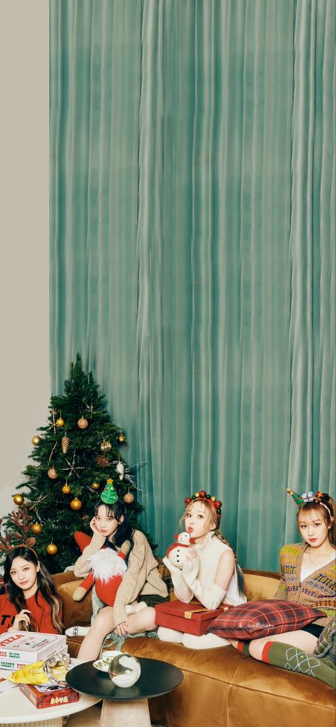 Christmas Karina Aespa Wallpaper Giselle Aeri Yoo Jimin Kim Minjeong Wintee Ningning My K Pop Christmas Wallpaper, Christmas Kpop Wallpaper, Aespa Wallpaper Ot4, Christmas Kpop, Aespa Wallpaper, Cat Bath, K Wallpaper, Aespa Karina, Happy Wife