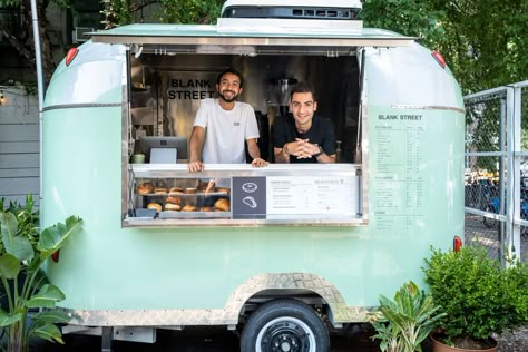 How Blank Street Is Rethinking NYC’s Coffee Carts Vodka Cruiser, Kombi Food Truck, Blank Street, Coffee Kiosk, Peace Coffee, Coffee Food Truck, Food Vans, Nyc Coffee, Mobile Coffee Shop