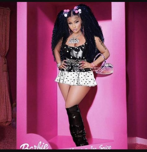 Nicki Minaj Barbie Tingz Outfit, Bestdressed Aesthetic, Nicki Minaj Costume, Nicki Minaj Outfits, Nicki Minaj Barbie, Best Celebrity Halloween Costumes, Celebrity Beauty Secrets, Nicki Minaj Pictures, Celebrity Halloween Costumes