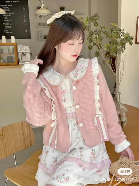 Cute Asian Clothes, Shibu Kawaii Style, Pink Cottagecore Outfits, Shibu Kawaii, Cottagecore Pink, Pink Cottagecore, Pink Academia, Cottagecore Outfits, Lovely Clothes