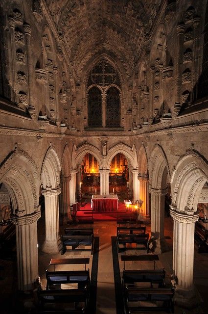 Chapel Interior, Rosslyn Chapel, Architecture Antique, Cathedral Church, Places Of Worship, Church Architecture, England And Scotland, Old Church, Edinburgh Scotland