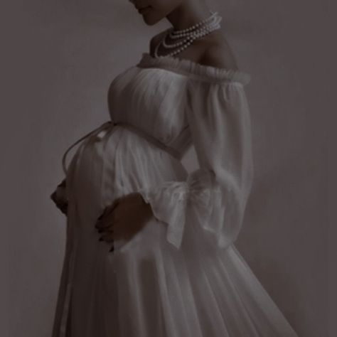 Historical Pregnant Dress, Pregnant Dress Aesthetic, 1800s Maternity Dress, Pregnant Queen Aesthetic, Fantasy Maternity Dress, Pregnant Princess Aesthetic, Royal Pregnancy Aesthetic, Magical Dresses Fairytale, Fancy Maternity Dresses