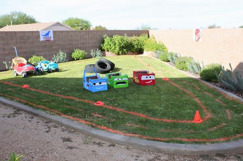 Backyard Race Track, Backyard Ideas For Kids, Mini Shed, Diy Backyard Ideas, Backyard Gym, Cars Party, Diy Outdoor Decor, Picnic Set, Camping Lanterns