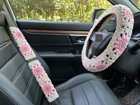 A,Steering Wheel Cover B,Steering Wheel Cover+1 Seatbelt Covers C,Steering Wheel Cover+2 Seatbelt Covers D,Steering Wheel Cover+2 Seatbelt Covers+2 Car Coasters E,Steering Wheel Cover+2 Seatbelt Covers+Crochet Strawberry+2 Car Coasters F,2 Seatbelt Covers G,1 Seatbelt Covers Handmade Crochet sunflower steering wheel cover soft, cozy and at the same time durable and practical. fits a standard steering wheel 14-15in diameter. It is use sustainable,eco-friendly yarn. it will be the Christmas gift,W Crochet Seat Belt Cover, Car Accessories Crochet, Cute Steering Wheel, Crochet Car Accessories, Crochet Steering Wheel, Small Crochet Gifts, Car Wheel Cover, Sunflower Crochet, Girly Car Accessories