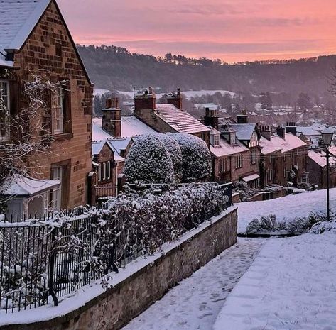 Bakewell Derbyshire, Snow House, Hills And Valleys, Stratford Upon Avon, Country Park, The Magic Of Christmas, Magic Of Christmas, Romantic Garden, Peak District