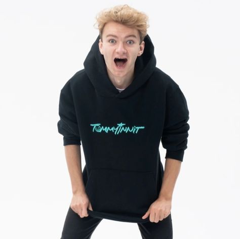 Tommyinnit Merch, Merch Store, Dream Team, Youtubers, Outfit Ideas, Graphic Sweatshirt, Sweatshirts, Clothes