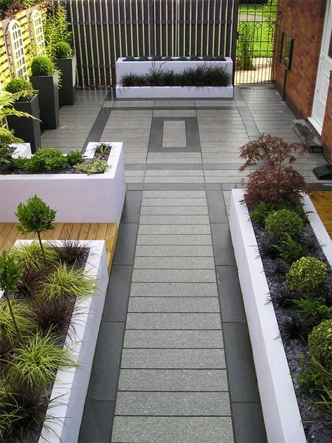 Modern Garden Paths, Aesthetic Yard, Paver Walkway Ideas, Parking Tiles Design, Modern Landscaping Front Yard, Pathway Design, Beautiful Houses Exterior, Driveway Entrance Landscaping, Parking Tiles