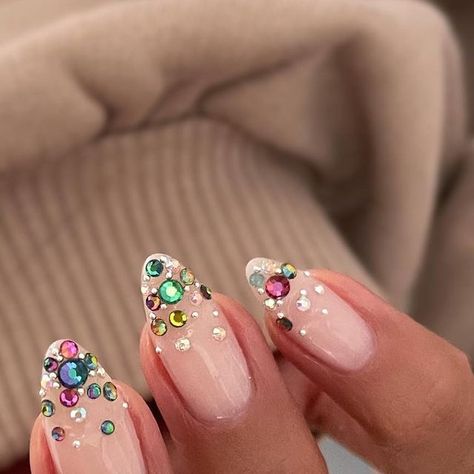 Colorful Gems Nails, Rainbow Crystal Nails, Multi Color Rhinestone Nails, Gem Stone Nail Art, Nail Art August, Rainbow Gem Nails, Colorful Gem Nails, Jeweled Nails Designs, Colorful Rhinestone Nails