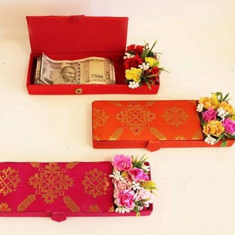 Lifafa Design, Diy Money Envelopes, Shagun Envelopes, Wedding Gift Hampers, Indian Wedding Gifts, Fancy Envelopes, Wedding Sign Decor, Diwali Gift Hampers, Trousseau Packing