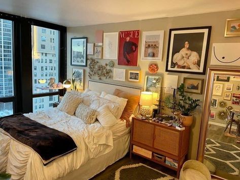 Downtown Studio Apartment, Chicago Apartment Bedroom, 90s Studio Apartment, European Studio Apartment, Victorian Studio Apartment, Homeowner Manifestation, Chicago Studio Apartments, Studio Apartment Office, Apartment Manifestation