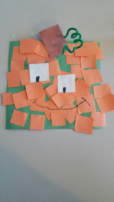 My preschool class is studying squares and it's Halloween so we combined the two by making Spookly The Square Pumpkin using a large green construction paper square and smaller orange, brown  and white ones...we finished with a green pipe cleaner as the vines. School Diy Ideas, Pumpkin Crafts Preschool, Square Pumpkin, Pumpkins Preschool, Preschool Crafts Fall, Pumpkin Activities, Fall Preschool Activities, October Crafts, Fall Arts And Crafts