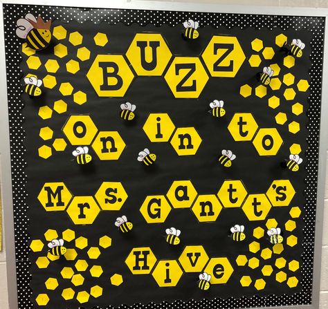 Bee Classroom Door Ideas, Butterfly Classroom, Pollination Activity, Bee Bulletin Boards, Bus Decor, Bee Classroom Decor, Butterflies Classroom, School Wide Themes, Kindergarten Bulletin Boards