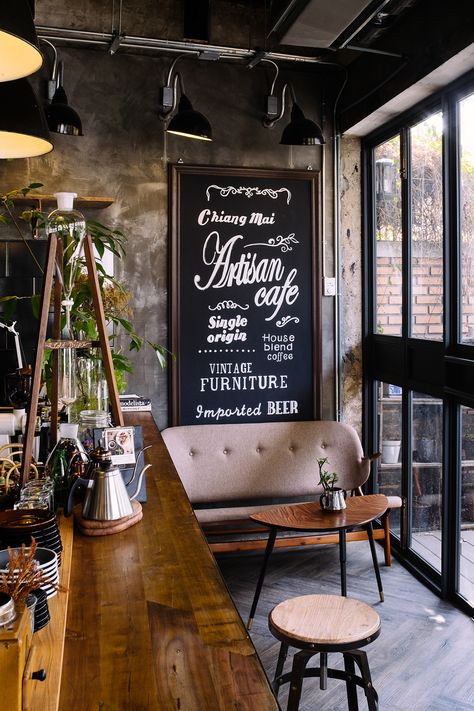 Artisan Coffee Shop, Cafe Interior Vintage, Tiny Cafe, Artisan Cafe, Bookshop Café, Coffee Mood, Bakery Design Interior, Coffee Truck, Cafe Ideas