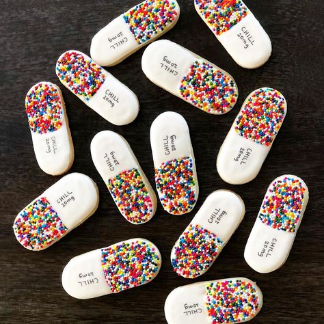 Pill Cookies, Candy Buffet Party, Medical Cookies, Doctor Party, Nurse Cookies, Party Bar, Chill Pill, Ginger Cookies, Party Bars