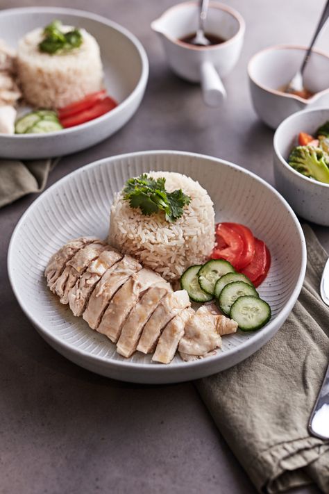 Chicken Fried Rice Photography, Hainanese Chicken Rice Instant Pot, Hainanese Chicken Rice Cooker, Easy Hainanese Chicken Rice, Chicken Rice Hainanese, Ice Blended, Hainanese Chicken Rice, Cooking Rice, Hainanese Chicken