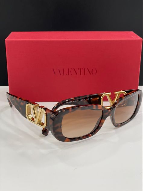 Sunglasses Brands, Valentino Sunglasses, Funky Glasses, Cute Glasses, Stylish Glasses, Yellow Tulips, Luxury Eyewear, Prada Sunglasses, Cool Sunglasses