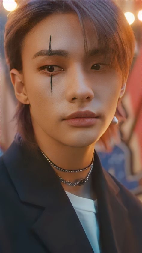 Maniac Skz Inspired Makeup, Hyunjin Makeup, Kpop Halloween Costume, Karneval Outfit, Circus Makeup, Circus Music, Stray Kids Outfits, Circus Outfits, Suit Pin