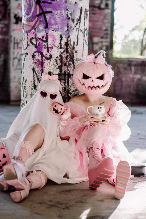 Cutesy Halloween Aesthetic, All Pink Barbie Outfit, Halloween Candy Photoshoot, Pastel Halloween Photoshoot, Girly Ghost Photoshoot, Pastel Ghost Photoshoot, Pink Halloween Outfit, Halloween Aesthetic Pink, Ghost Girl Costume