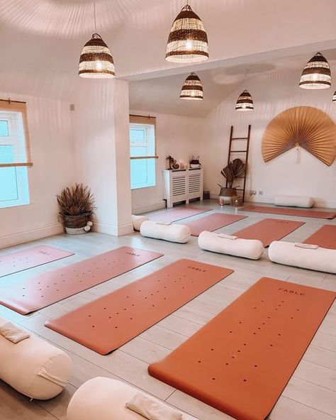 Yoga Room Design, Hot Yoga Studio, Yoga Studio Design, Thrifted Home Decor, Wellness Studio, Yoga Studio Decor, Yoga Space, Dream Studio, Amazon Home Decor