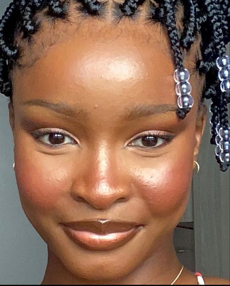 Soft Dark Skin Makeup, Soft Girl Makeup Black Women, Clean Makeup Look Black Women, Blush On Black Women, Soft Makeup Black Women, Clean Girl Makeup Black Women, Soft Makeup Looks Black Women, Soft Makeup Looks, Makeup For Black Skin